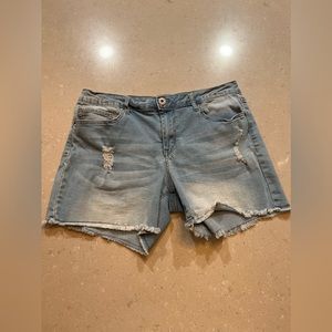 Vintage Light Wash Jorts